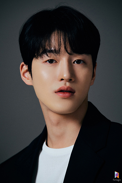 진건우
